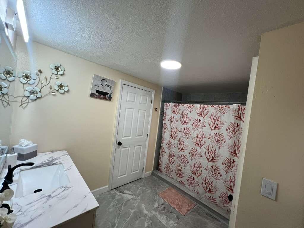 Unit 41 photo 10