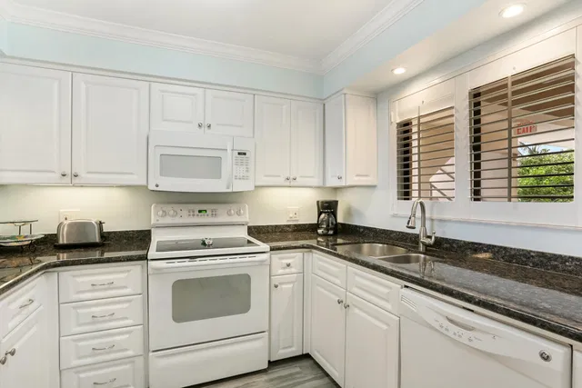 Unit 206 photo 11