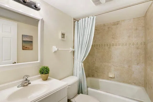 Unit 206 photo 17