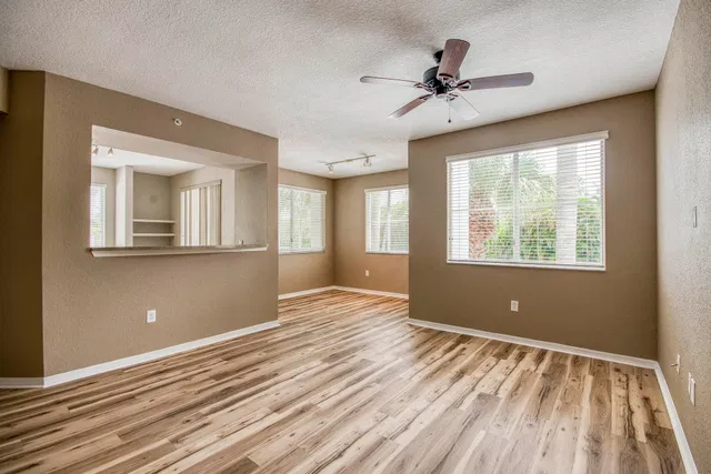 Unit 206 photo 4