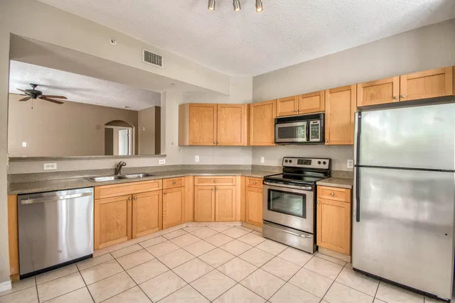 Unit 206 photo 8