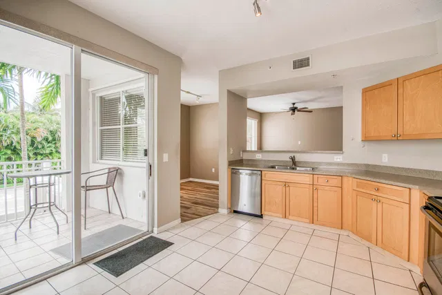 Unit 206 photo 9