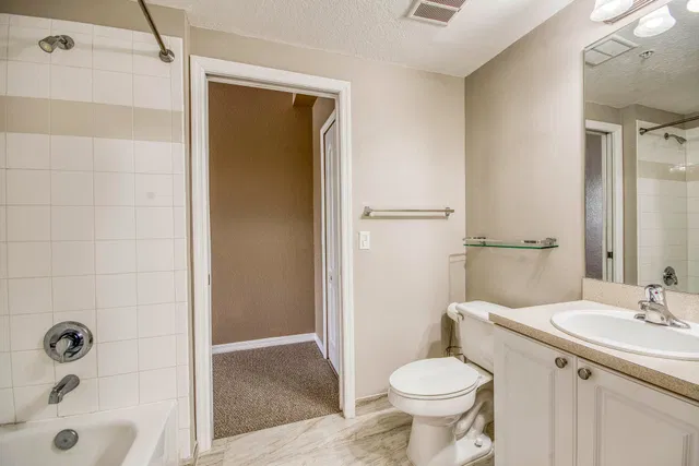 Unit 206 photo 16