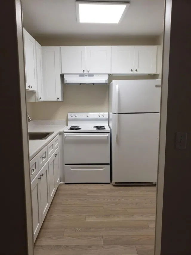 Unit 146 photo 3