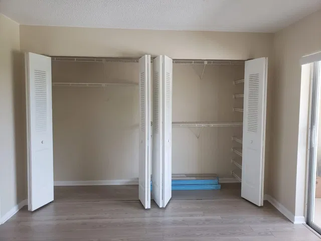 Unit 146 photo 7