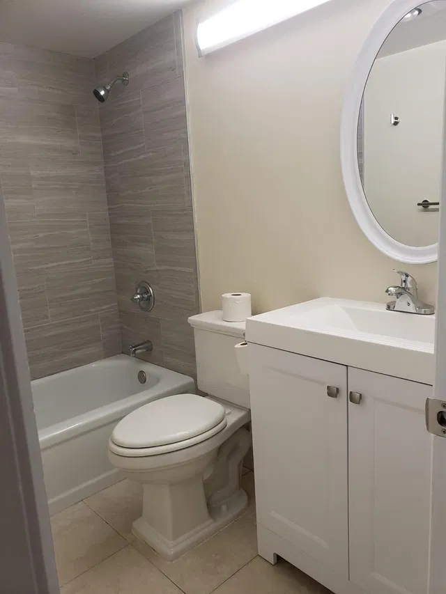 Unit 146 photo 8