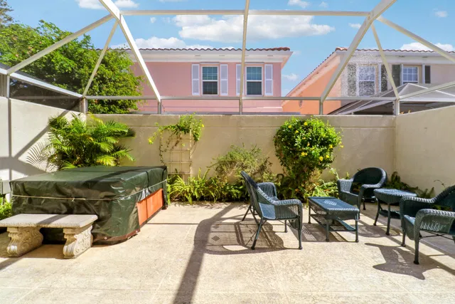  Residence photo 30