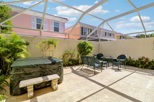  Residence photo 32