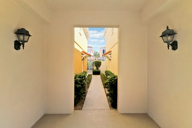  Residence photo 34