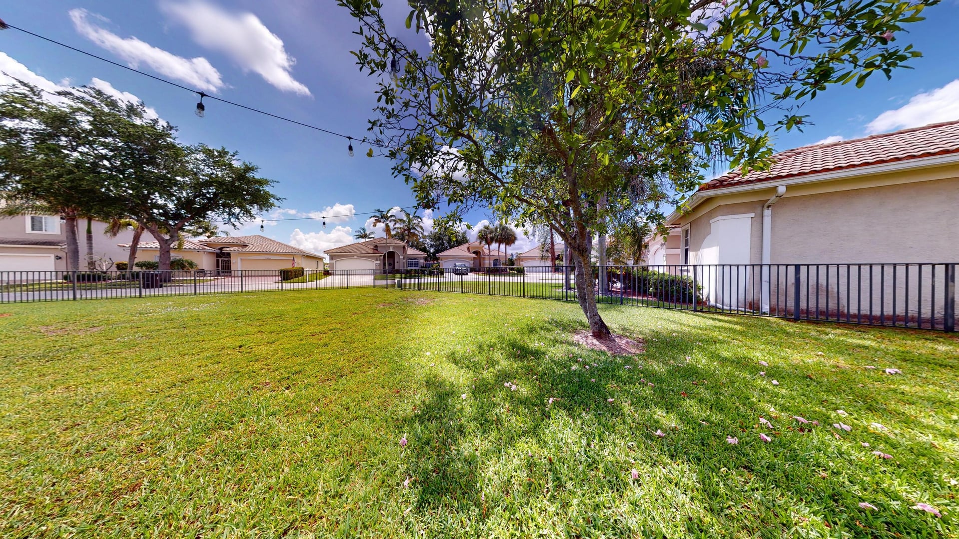 Residence photo 17