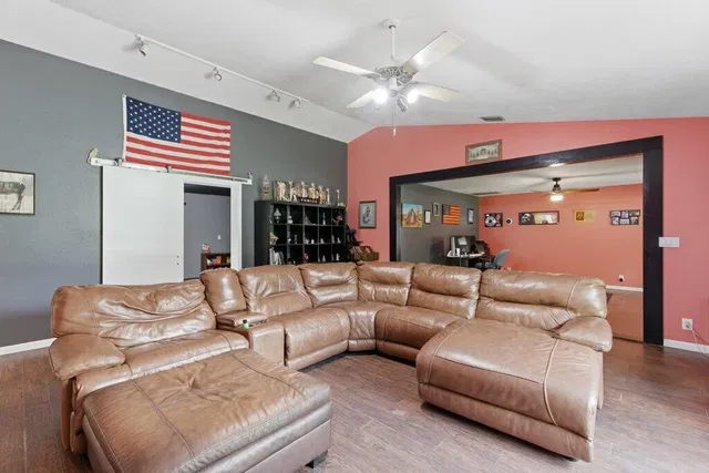 Residence photo 18