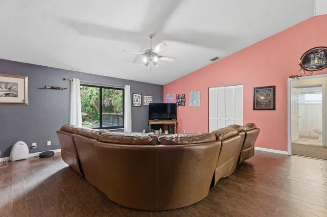 Residence photo 19