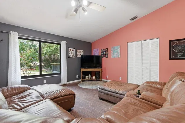Residence photo 20