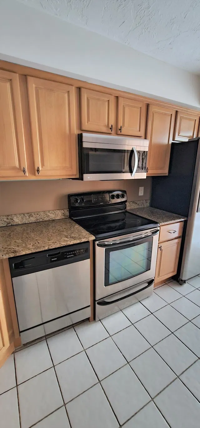 Presidential Place Unit 402 photo 4