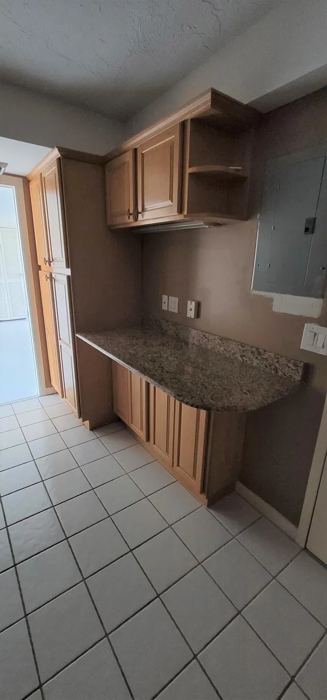 Presidential Place Unit 402 photo 5