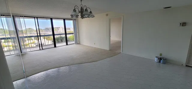 Presidential Place Unit 402 photo 6
