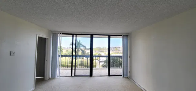 Presidential Place Unit 402 photo 9
