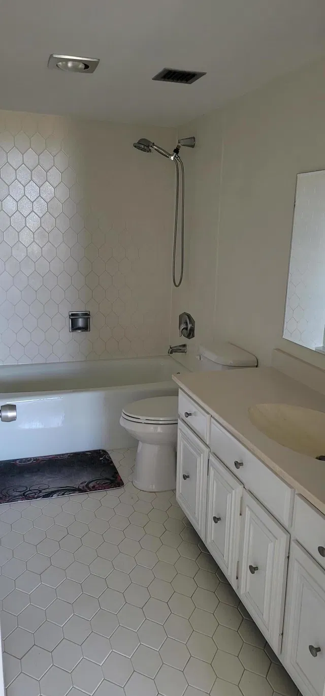 Presidential Place Unit 402 photo 12