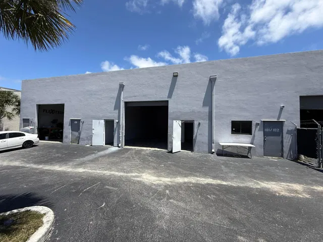 Unit 108 photo 8
