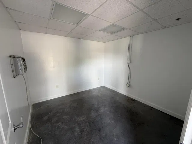 Unit 108 photo 16