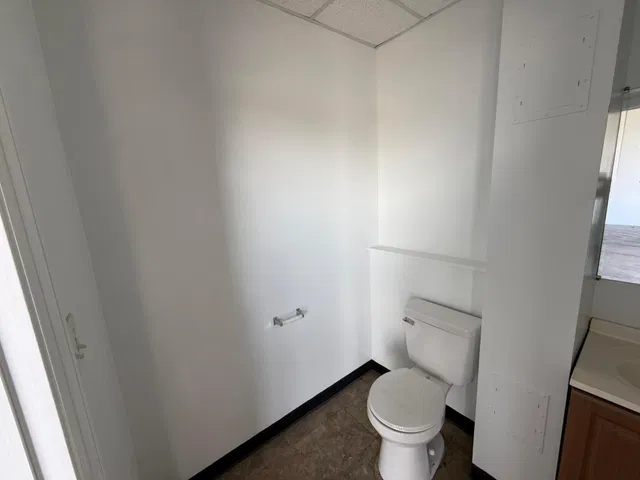 Unit 108 photo 18