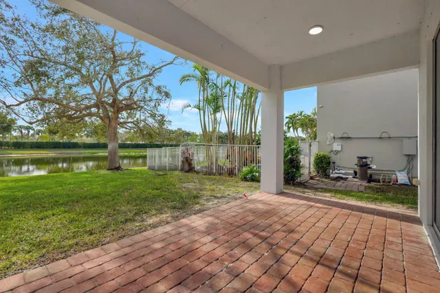 Residence photo 76