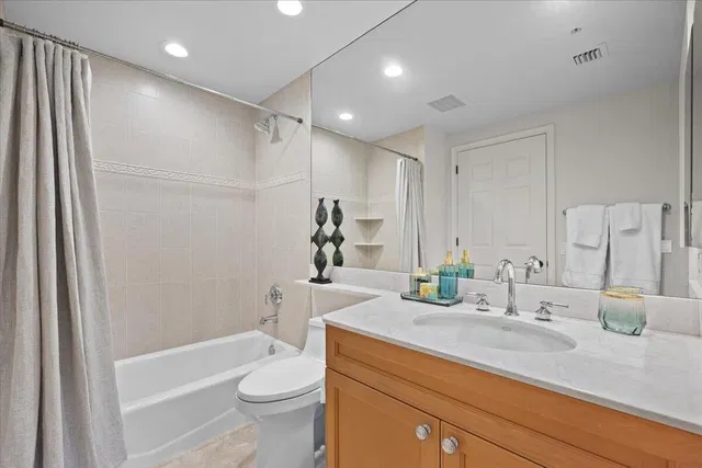 Unit 402 photo 32