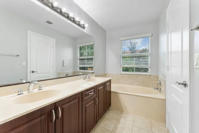 Residence photo 26