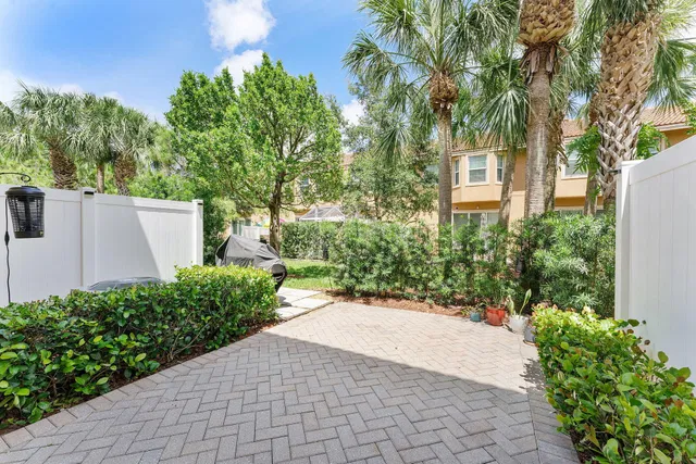 Residence photo 29