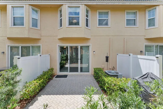 Residence photo 30