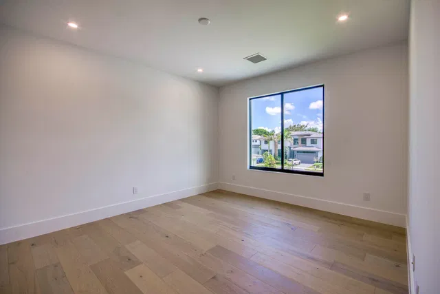  Residence photo 30