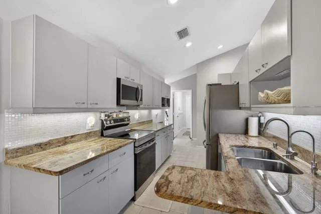 Residence photo 15