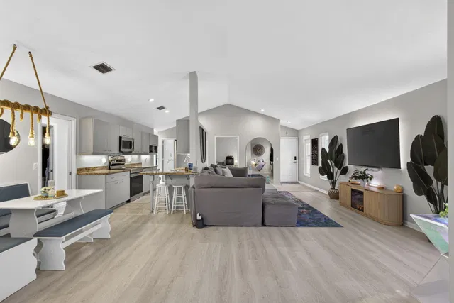 Residence photo 18