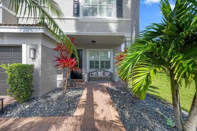 Residence photo 2
