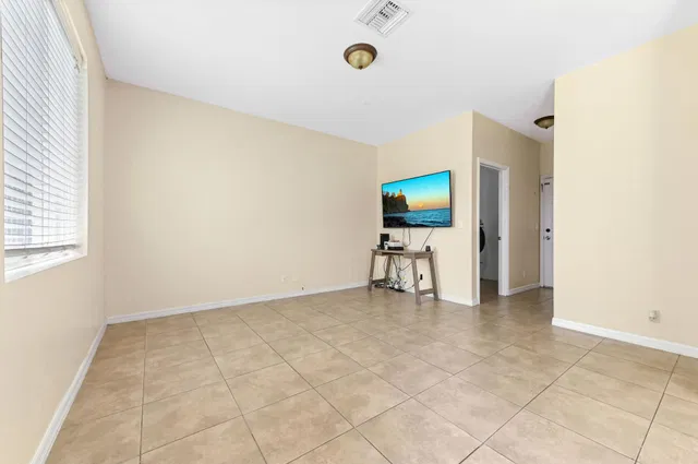 Residence photo 12