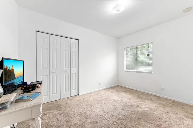 Residence photo 17