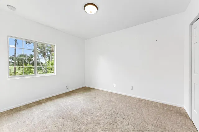 Residence photo 18