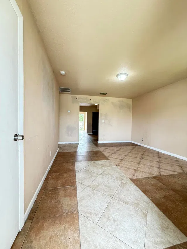 Residence photo 3