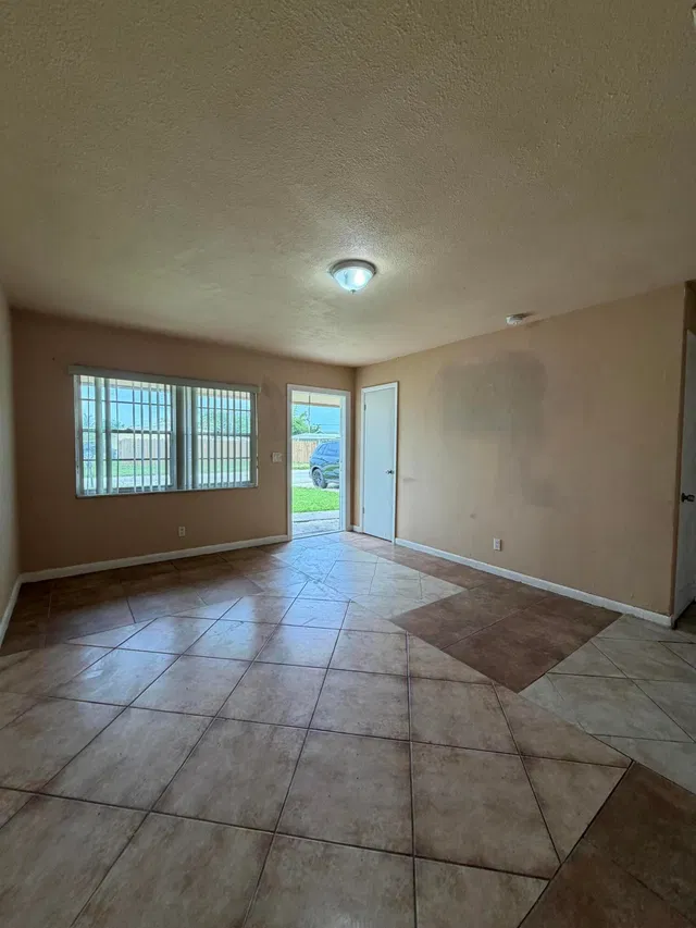 Residence photo 4