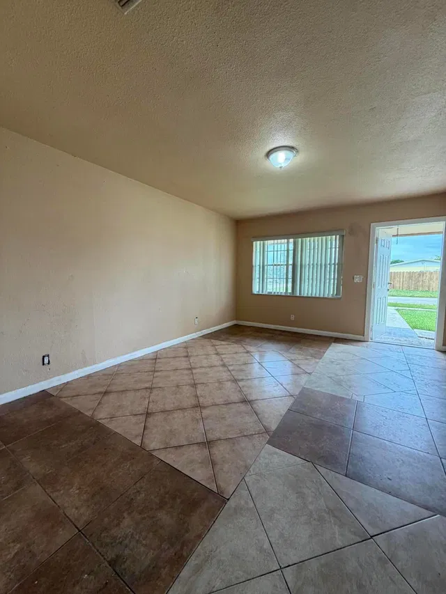 Residence photo 5