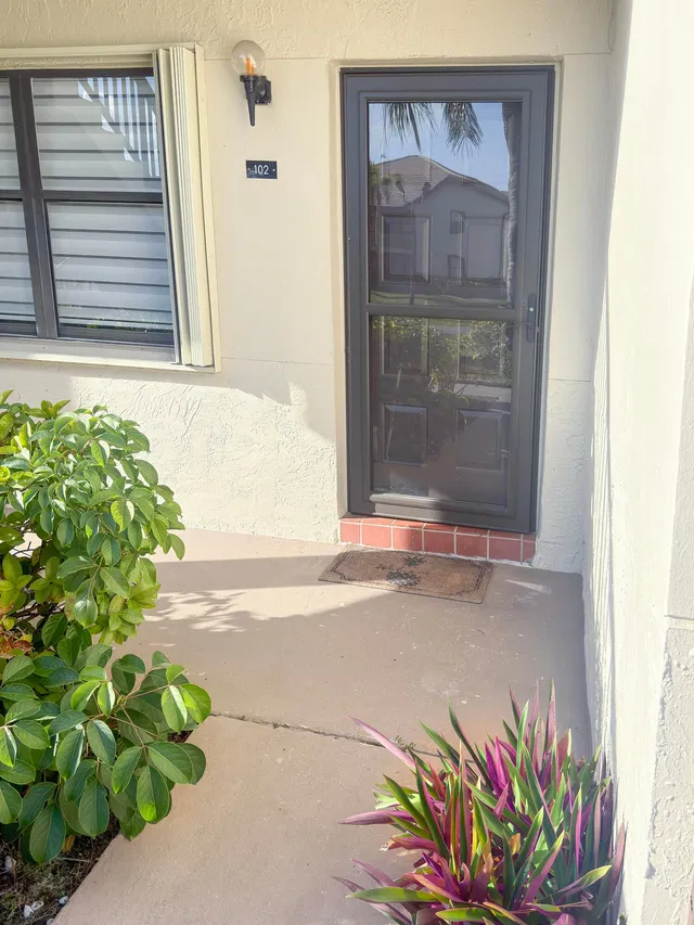 Unit 102 photo 5