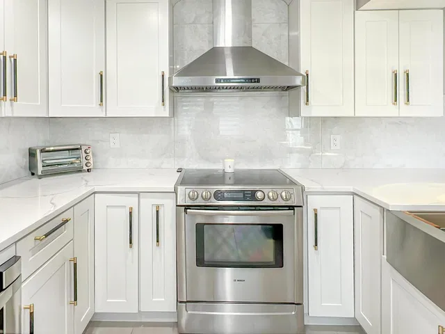 Unit 102 photo 11