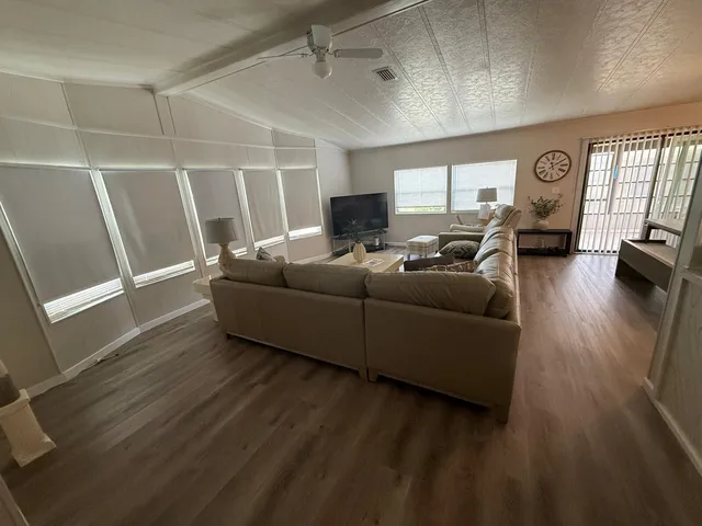 Residence photo 4