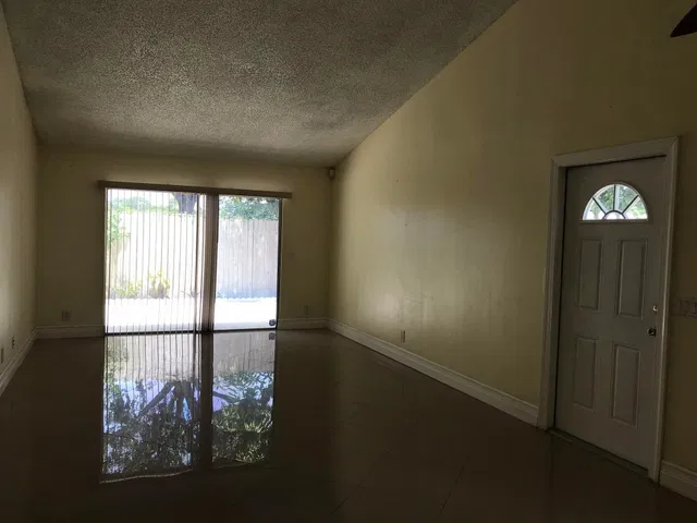  Residence photo 6