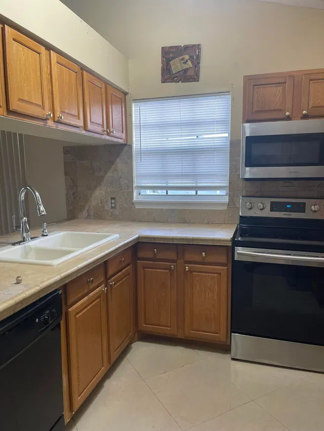  Residence photo 24