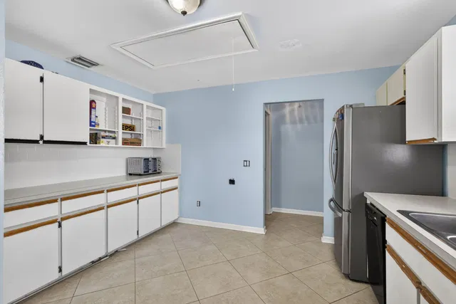 Residence photo 76