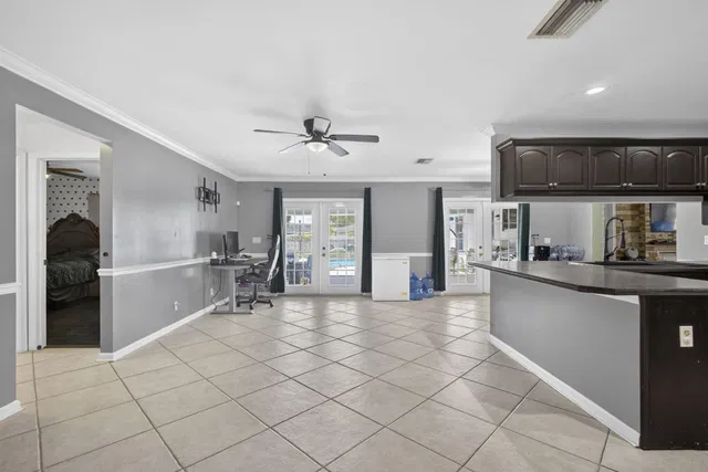 Residence photo 81