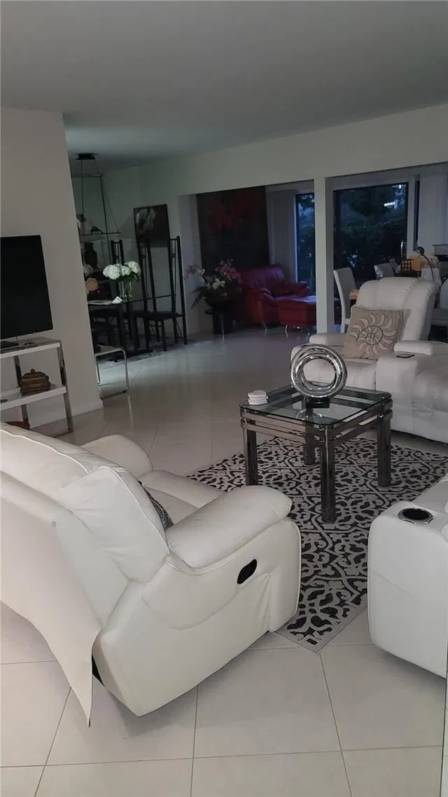 Unit 101 photo 12