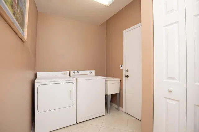 Residence photo 22