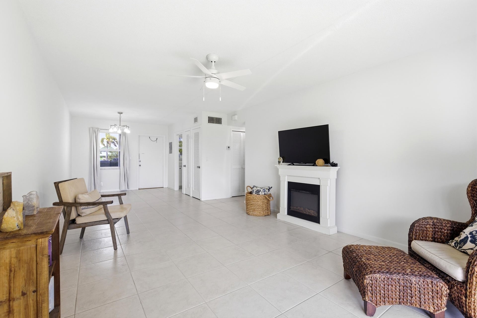 Unit 104 photo 8